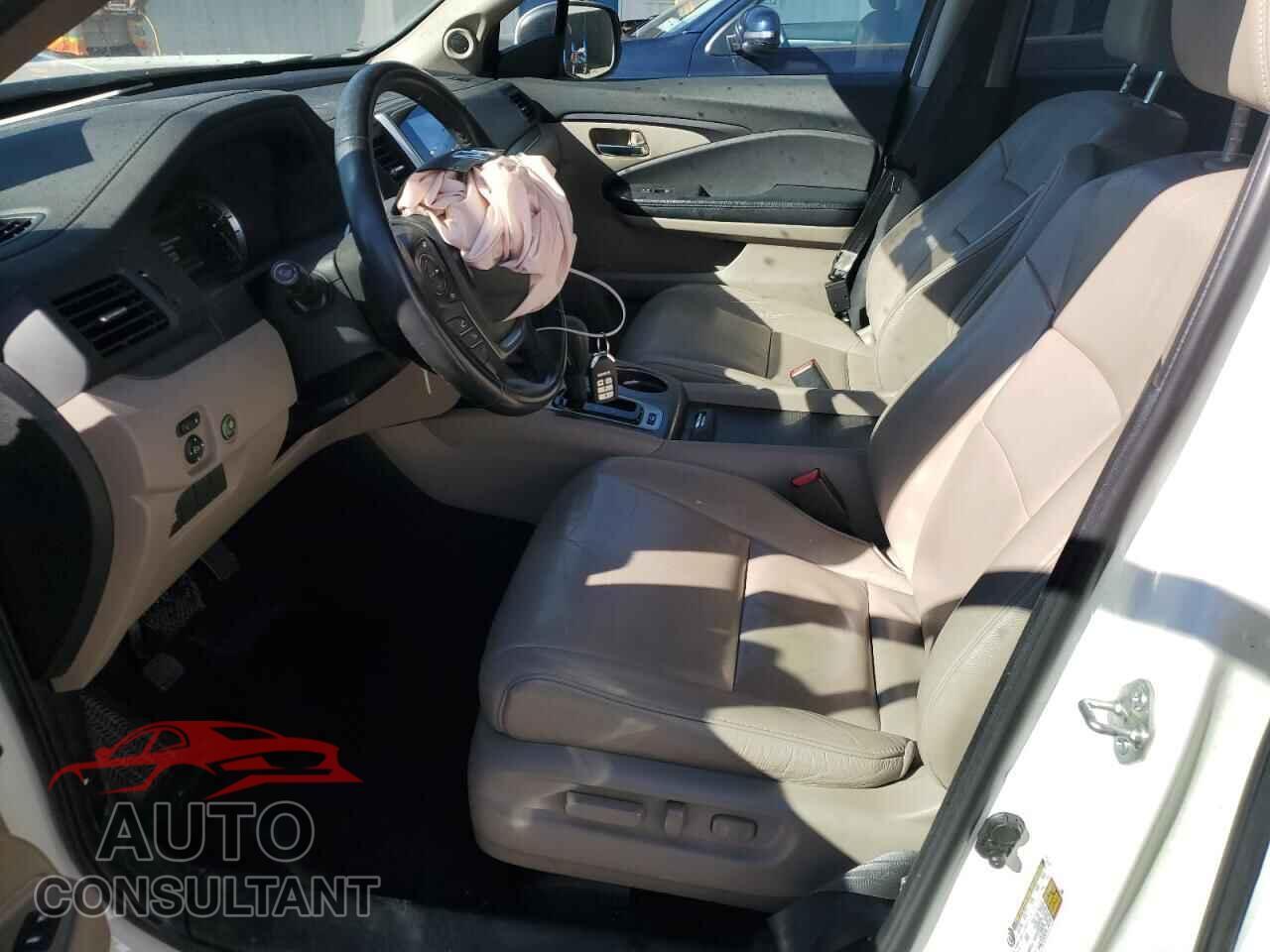 HONDA PILOT 2017 - 5FNYF6H51HB087327
