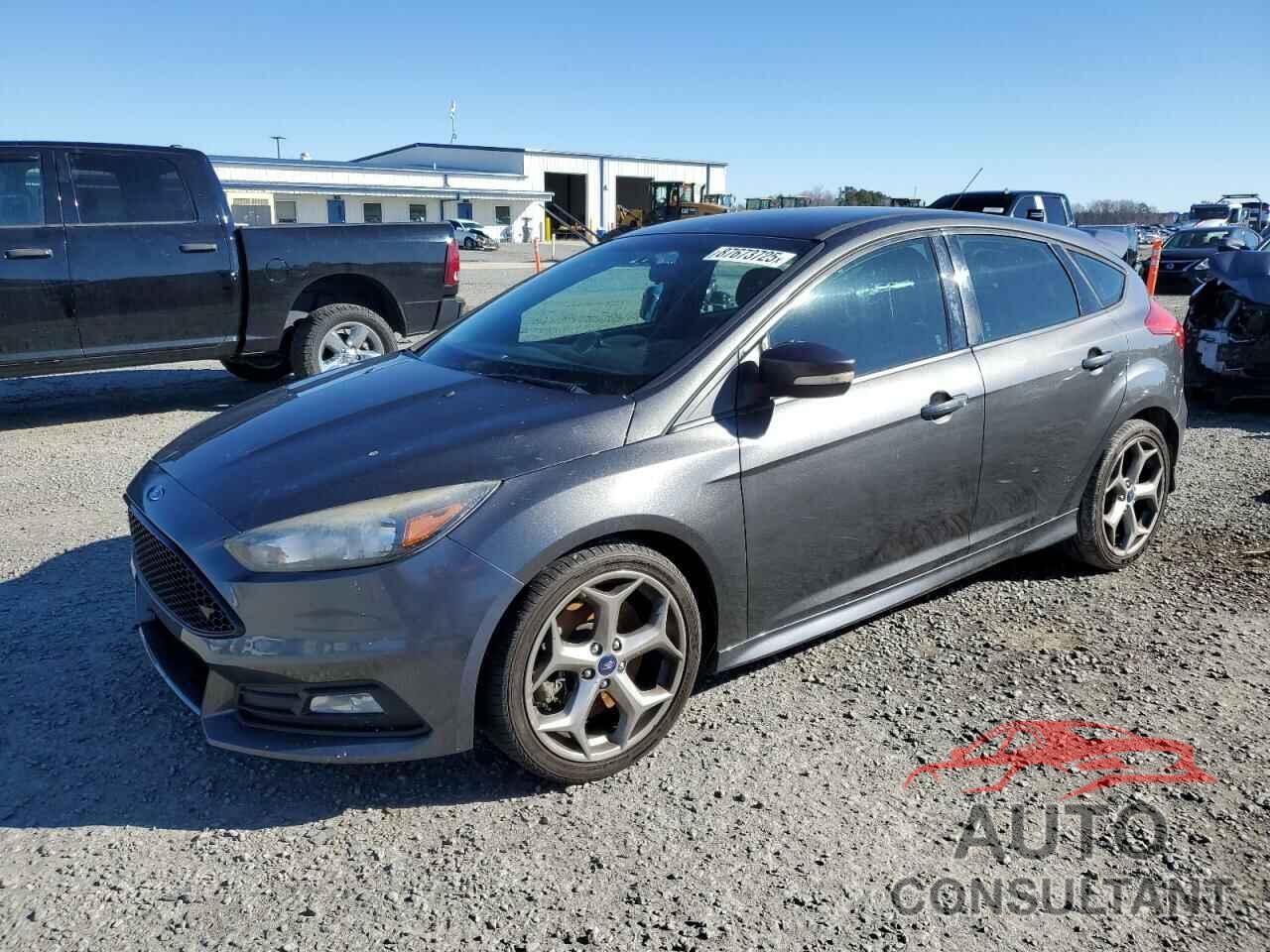 FORD FOCUS 2015 - 1FADP3L92FL372526