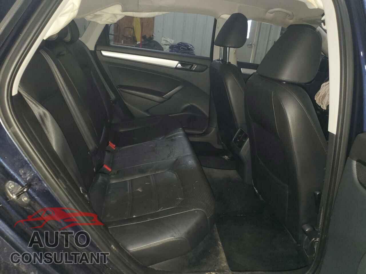 VOLKSWAGEN PASSAT 2013 - 1VWBP7A38DC123780