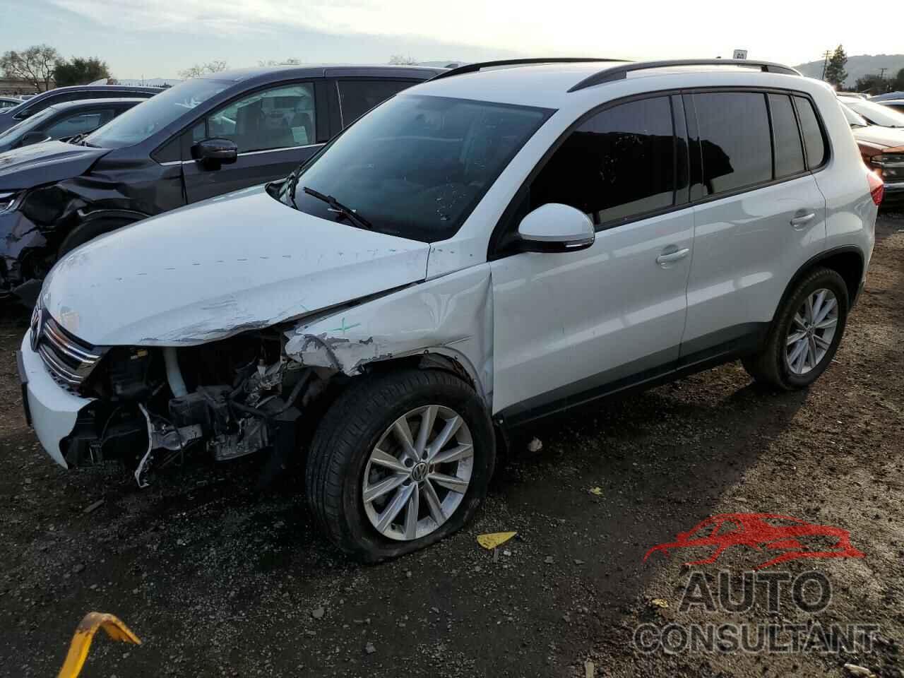 VOLKSWAGEN TIGUAN 2017 - WVGAV7AX3HK046248