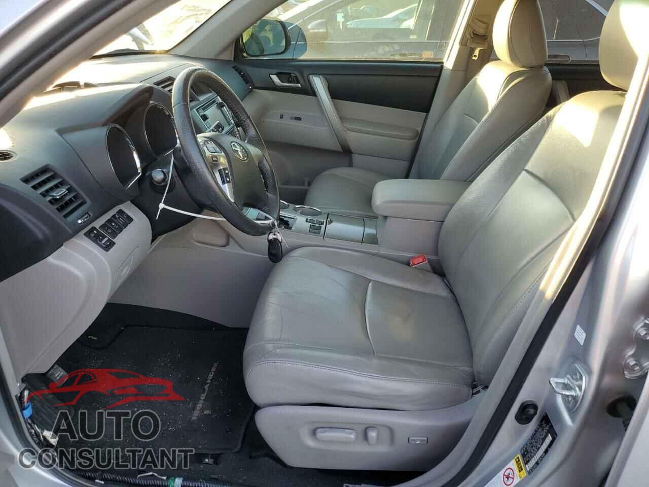 TOYOTA HIGHLANDER 2013 - 5TDZK3EH8DS094827