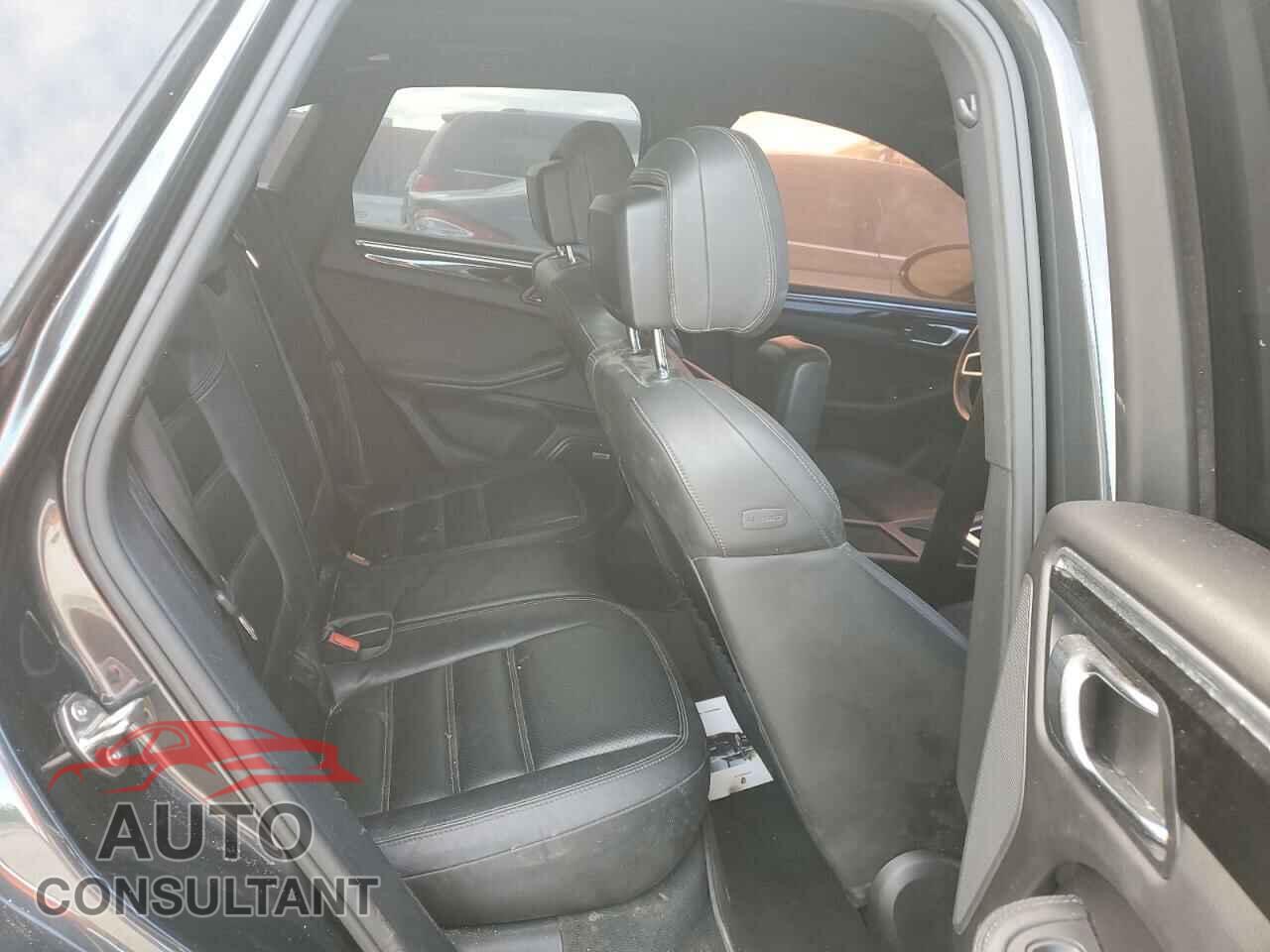 PORSCHE MACAN 2017 - WP1AG2A55HLB53245