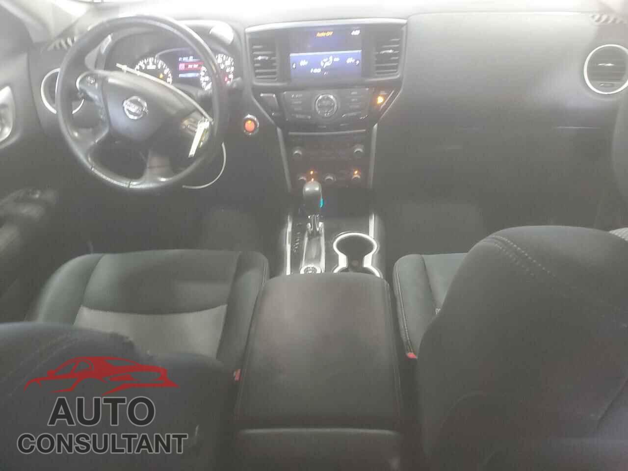 NISSAN PATHFINDER 2017 - 5N1DR2MM8HC666755