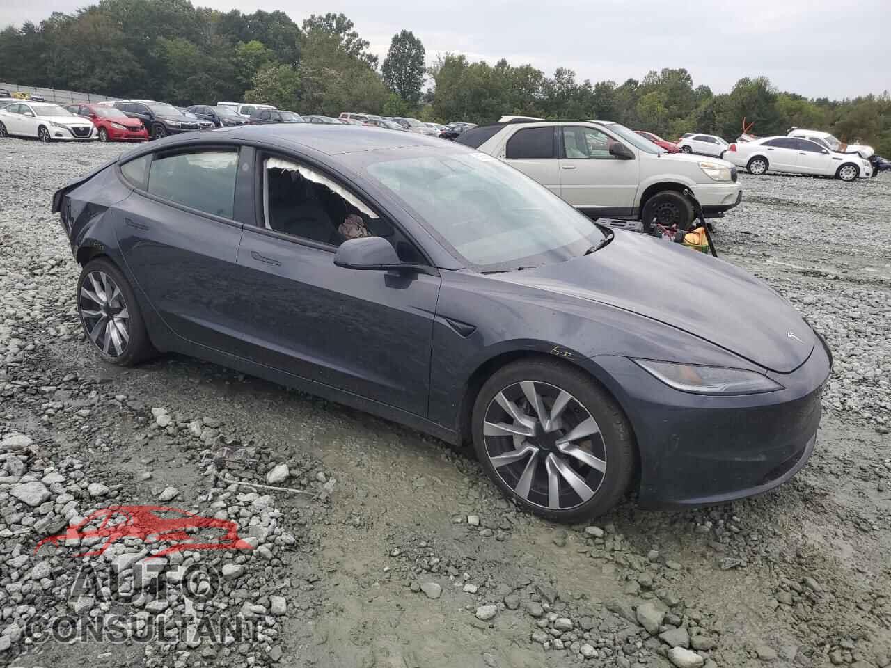 TESLA MODEL 3 2024 - 5YJ3E1EA4RF769573