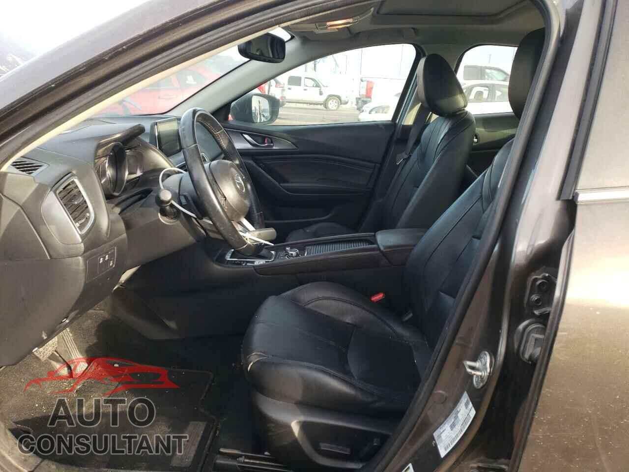 MAZDA 3 2018 - 3MZBN1W31JM160661