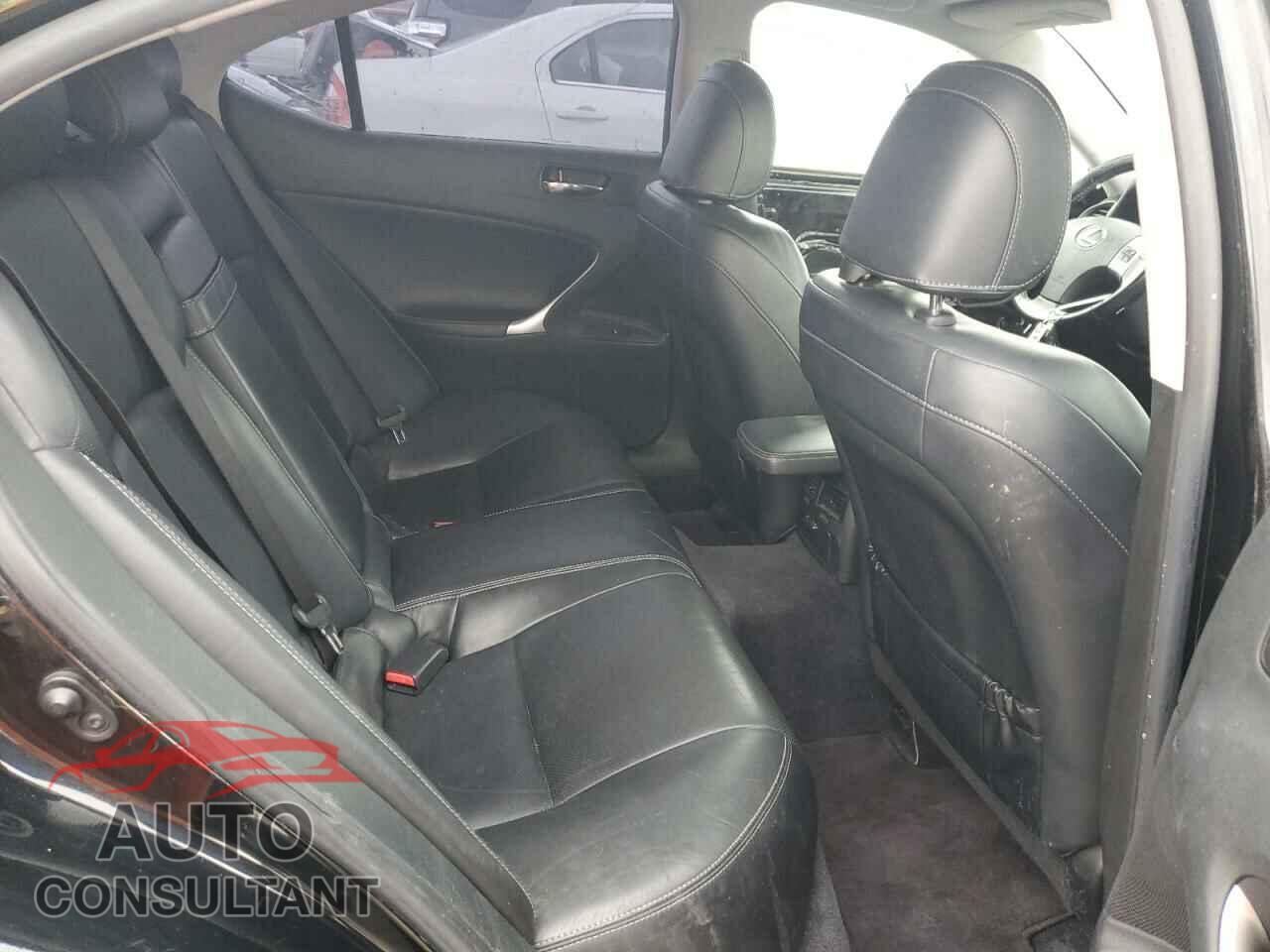 LEXUS IS 2011 - JTHCF5C25B5045395