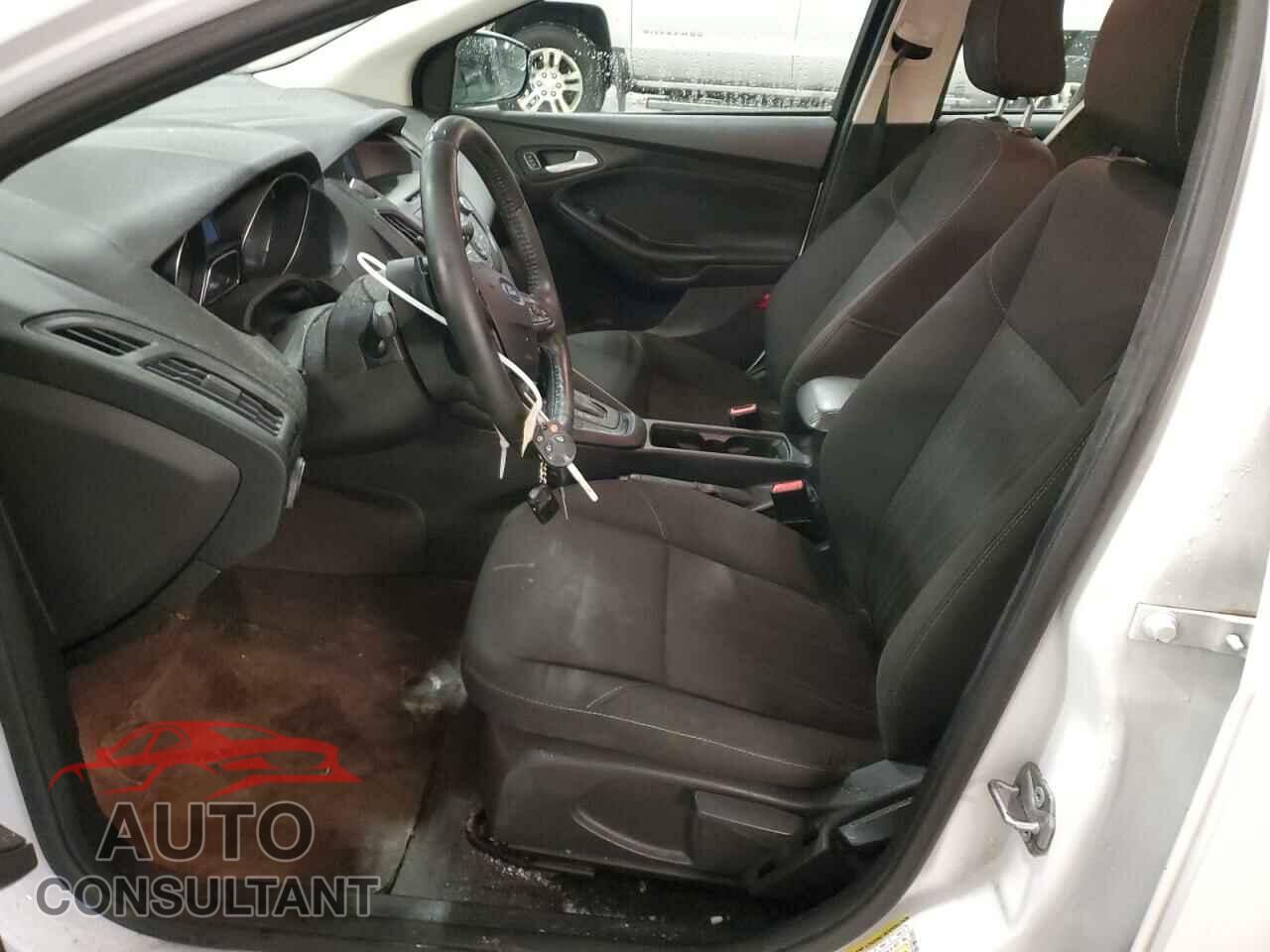 FORD FOCUS 2015 - 1FADP3F25FL219024