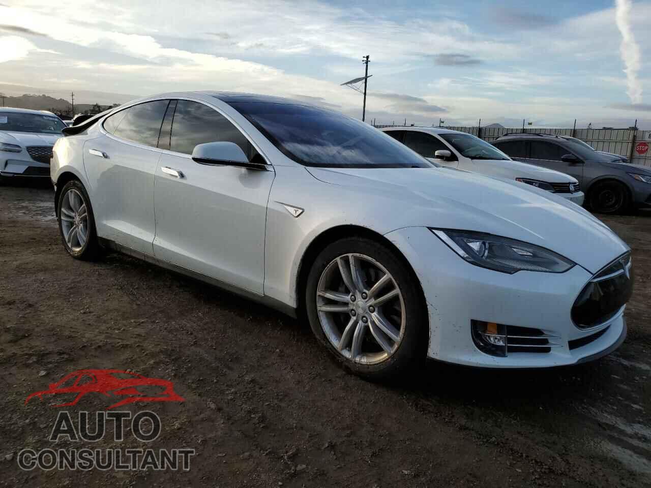 TESLA MODEL S 2013 - 5YJSA1AC3DFP10215