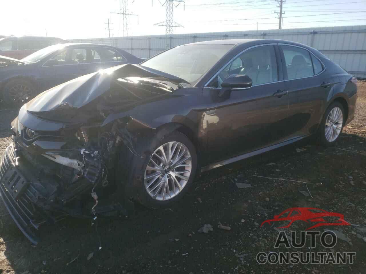 TOYOTA CAMRY 2018 - 4T1B11HK3JU133889