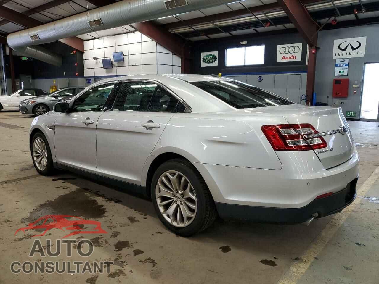 FORD TAURUS 2018 - 1FAHP2F80JG109516