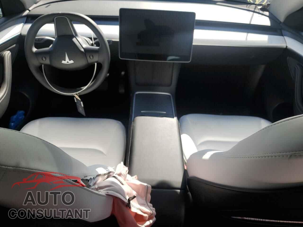 TESLA MODEL Y 2024 - 7SAYGDEE7RF005563