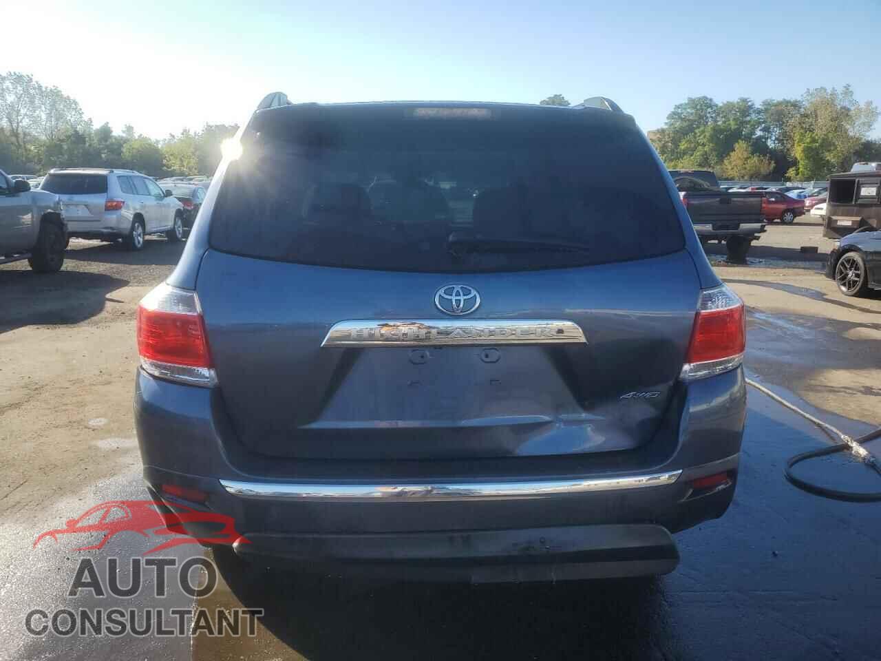 TOYOTA HIGHLANDER 2013 - 5TDBK3EH4DS248564