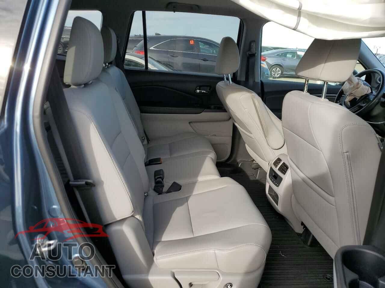 HONDA PILOT 2017 - 5FNYF6H64HB078937