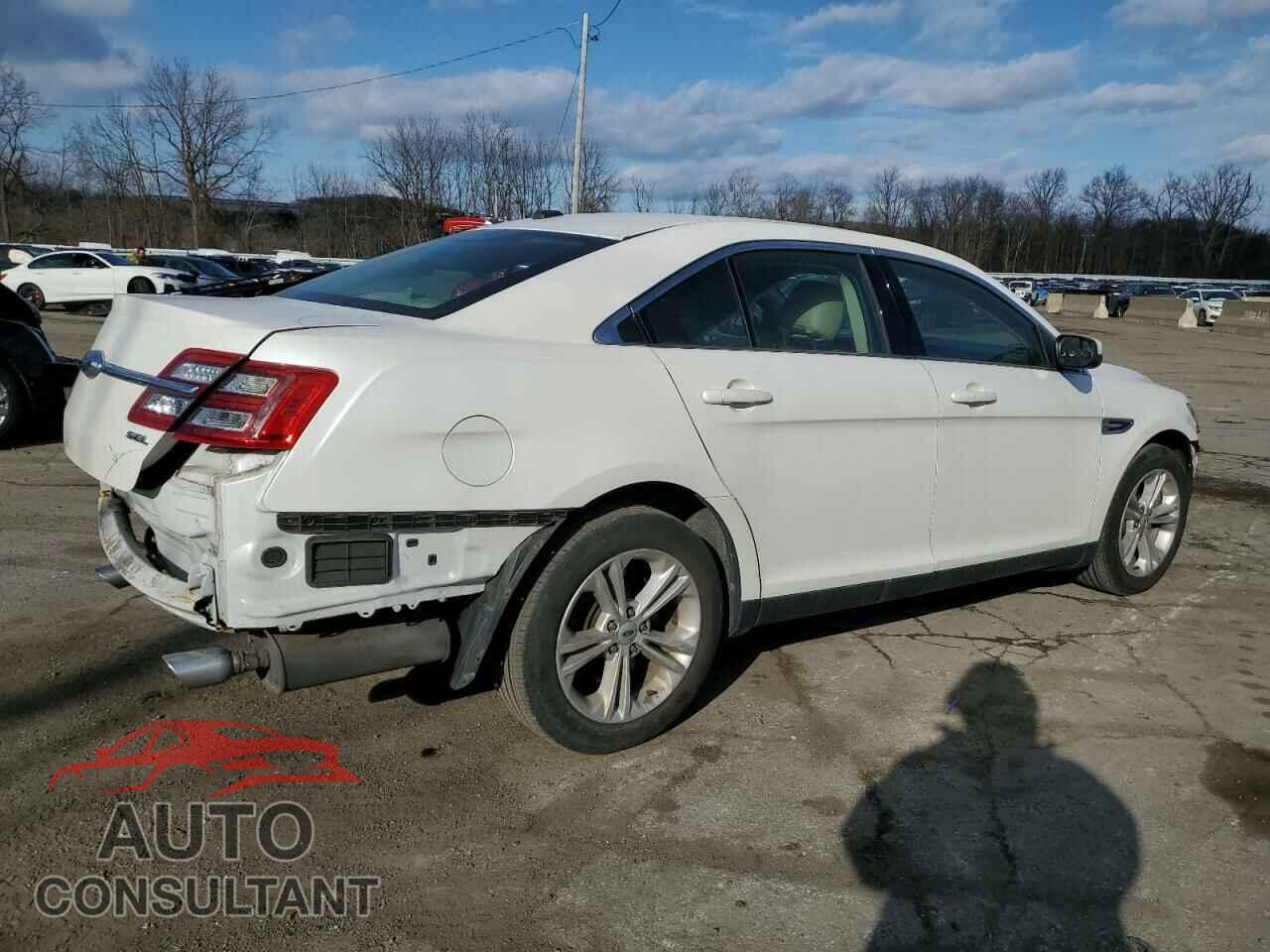 FORD TAURUS 2019 - 1FAHP2E82KG100142