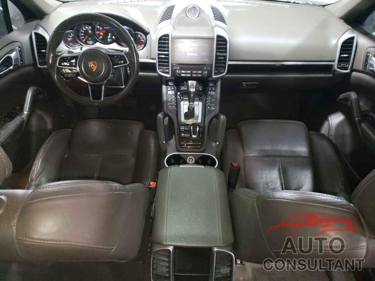 PORSCHE CAYENNE 2017 - WP1AA2A24HKA83184