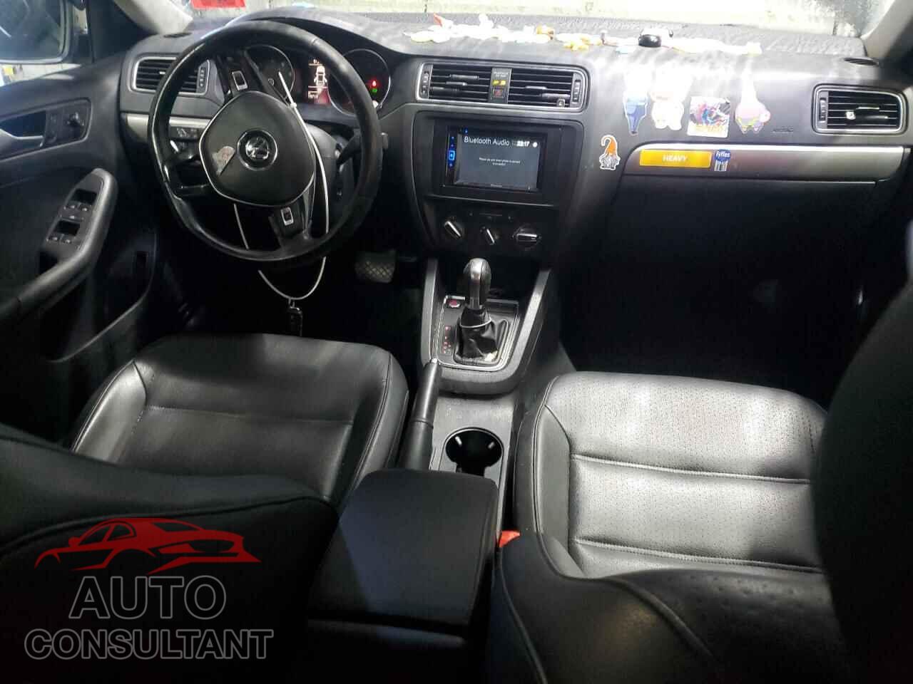 VOLKSWAGEN JETTA 2017 - 3VWDB7AJXHM384659