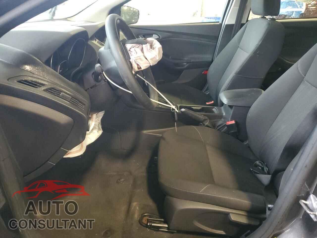 FORD FOCUS 2015 - 1FADP3F26FL258804