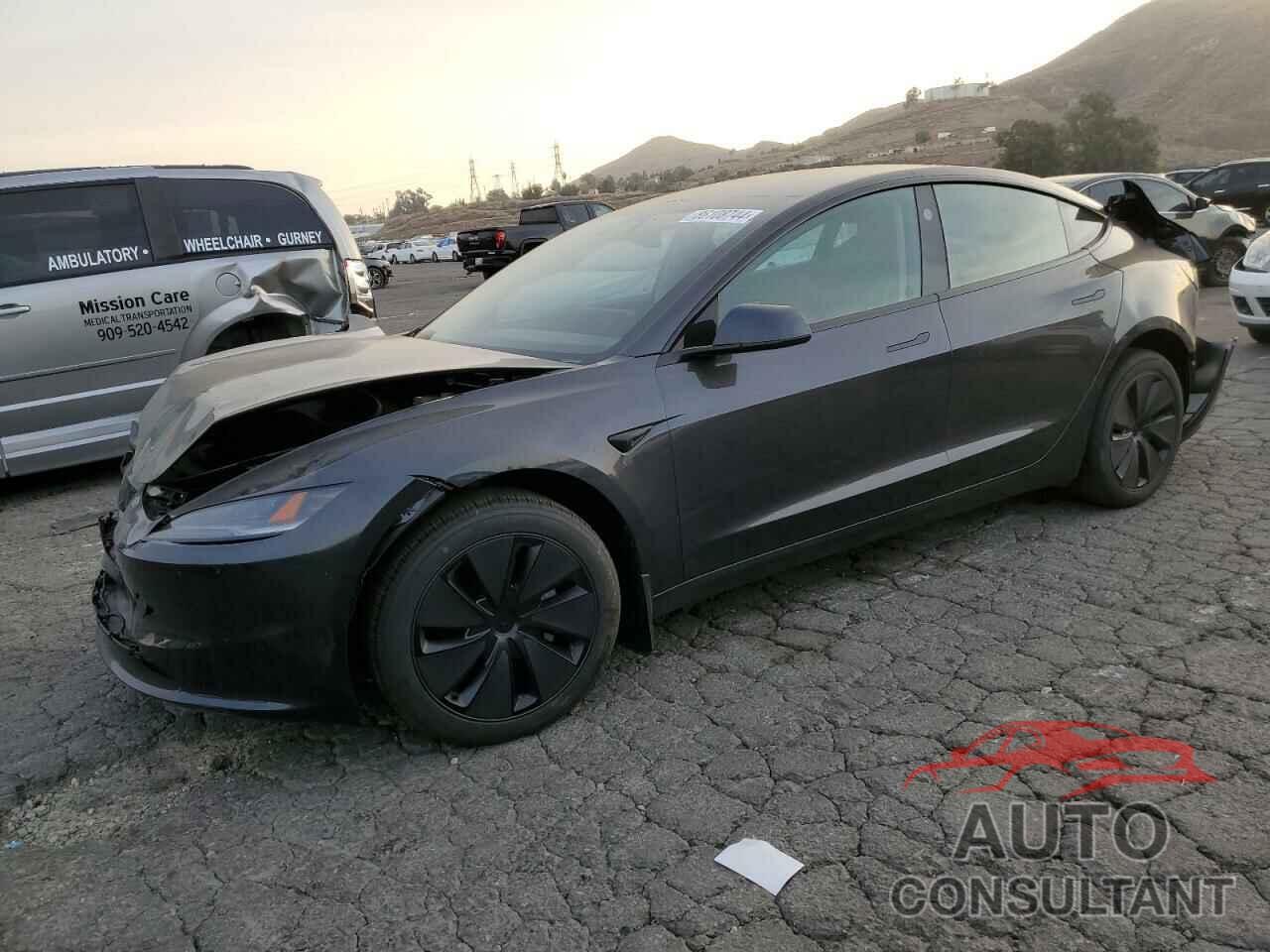 TESLA MODEL 3 2025 - 5YJ3E1EA9SF878939