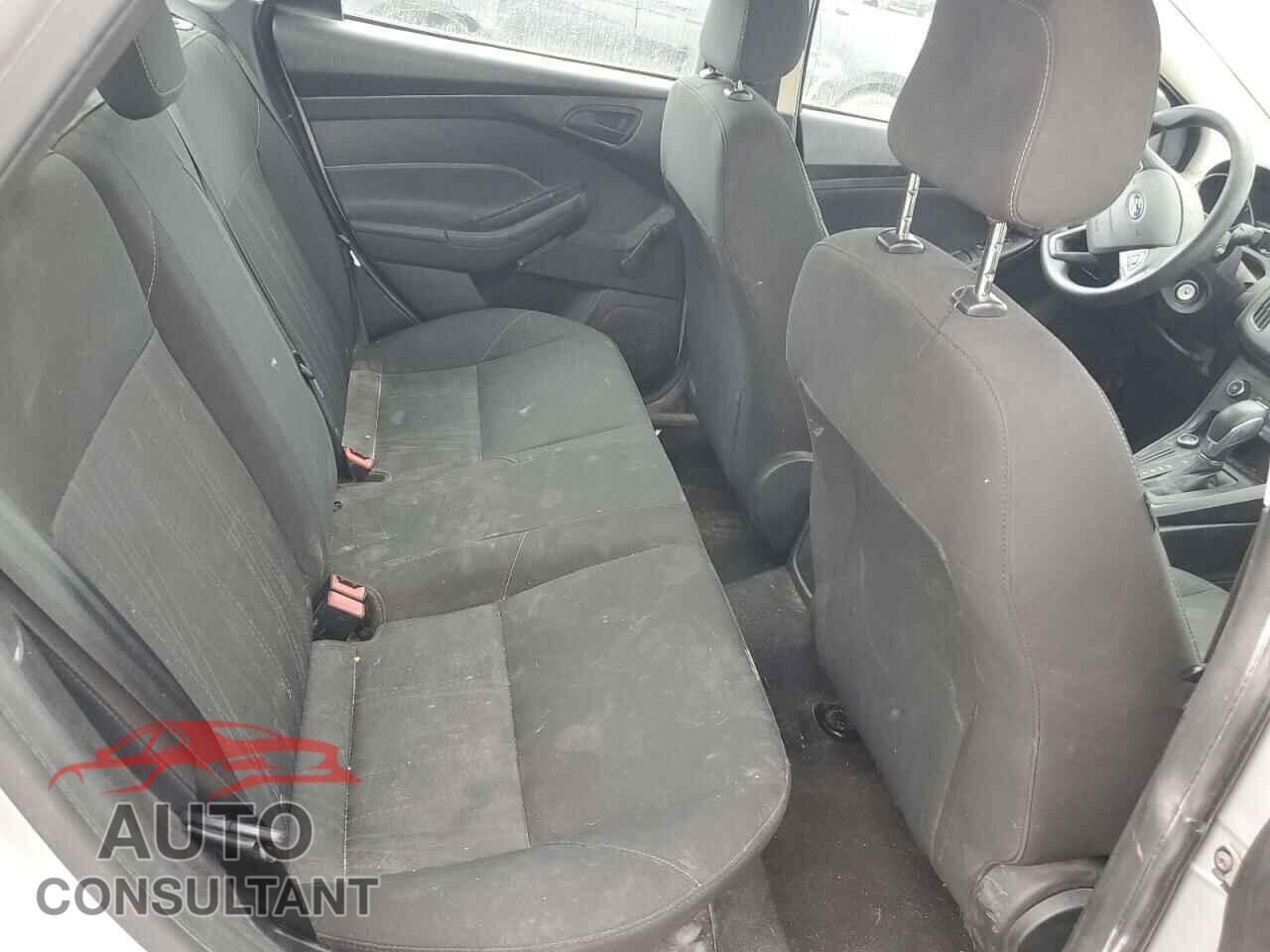 FORD FOCUS 2015 - 1FADP3E20FL367700