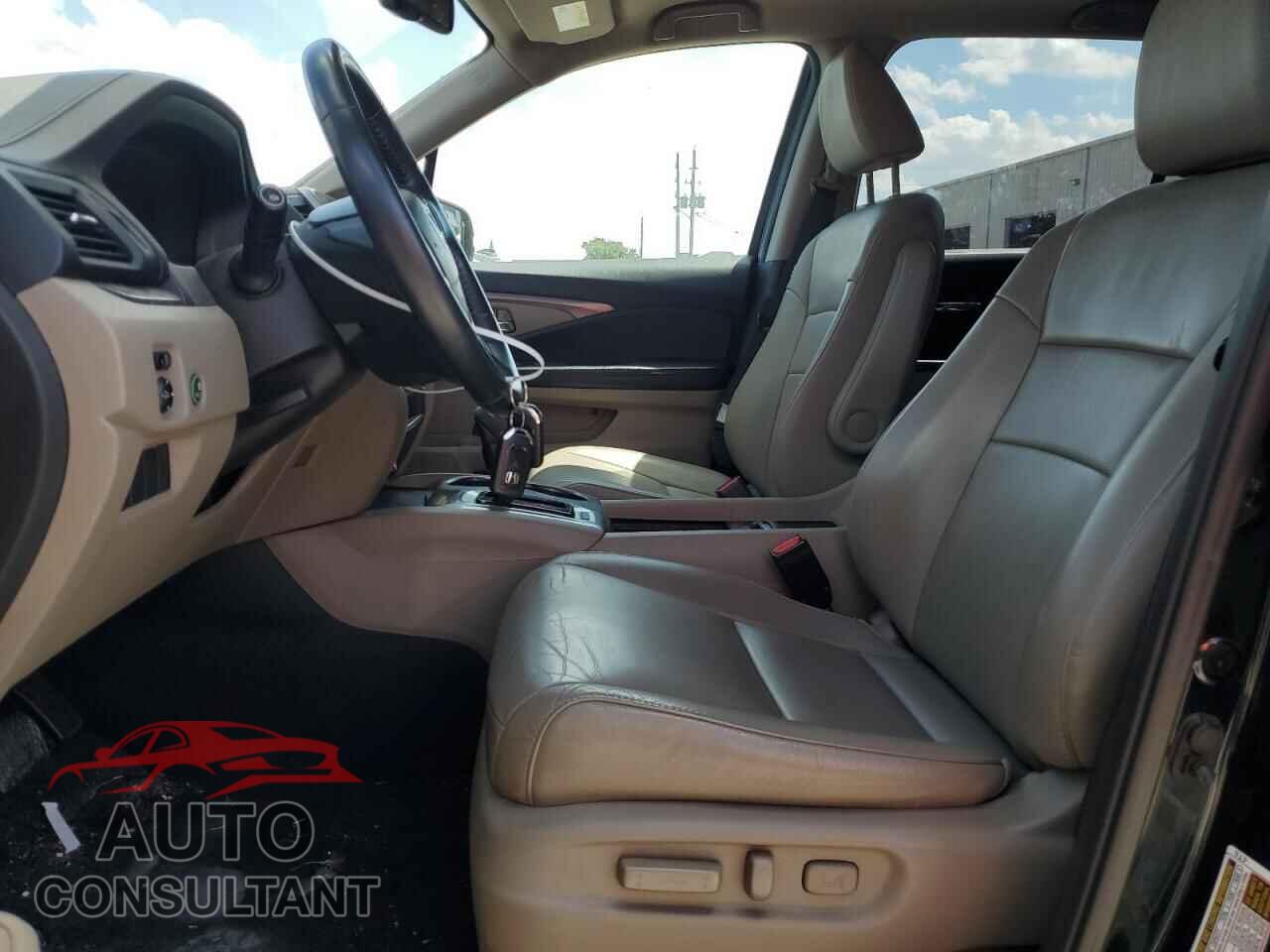 HONDA PILOT 2017 - 5FNYF5H52HB009682
