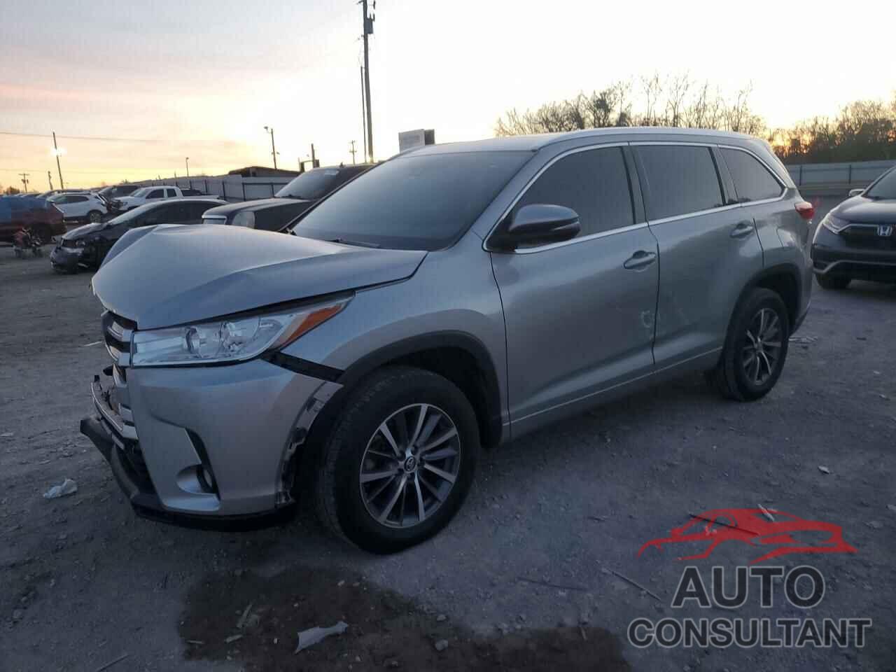 TOYOTA HIGHLANDER 2018 - 5TDKZRFH6JS537616