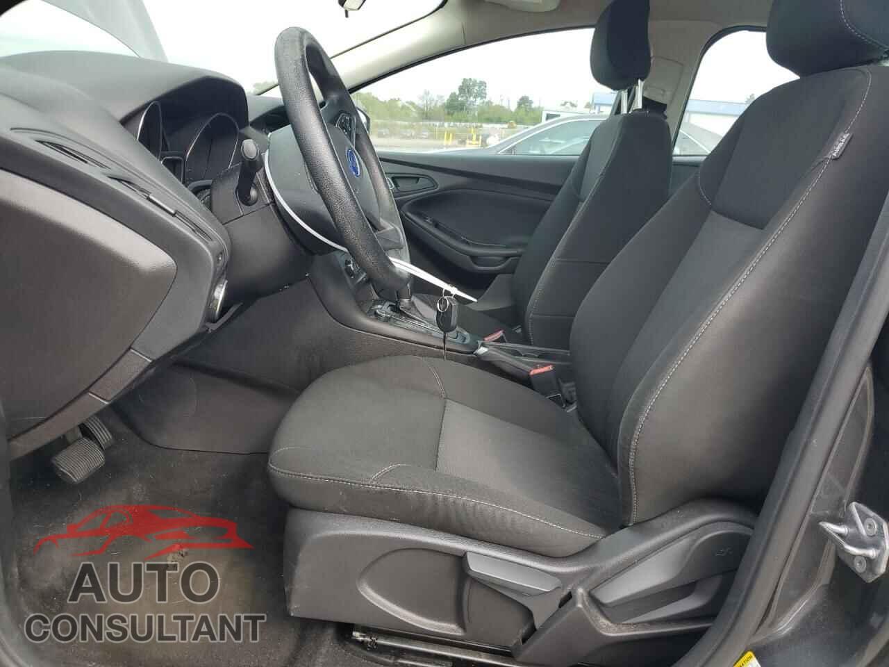FORD FOCUS 2017 - 1FADP3E22HL256097