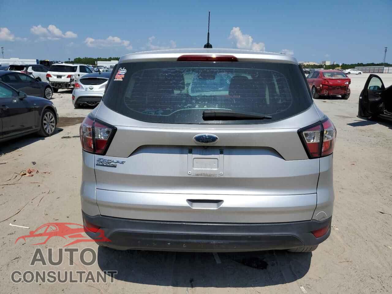 FORD ESCAPE 2017 - 1FMCU0F76HUC31586