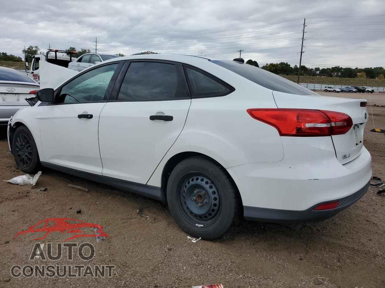 FORD FOCUS 2015 - 1FADP3E24FL221235