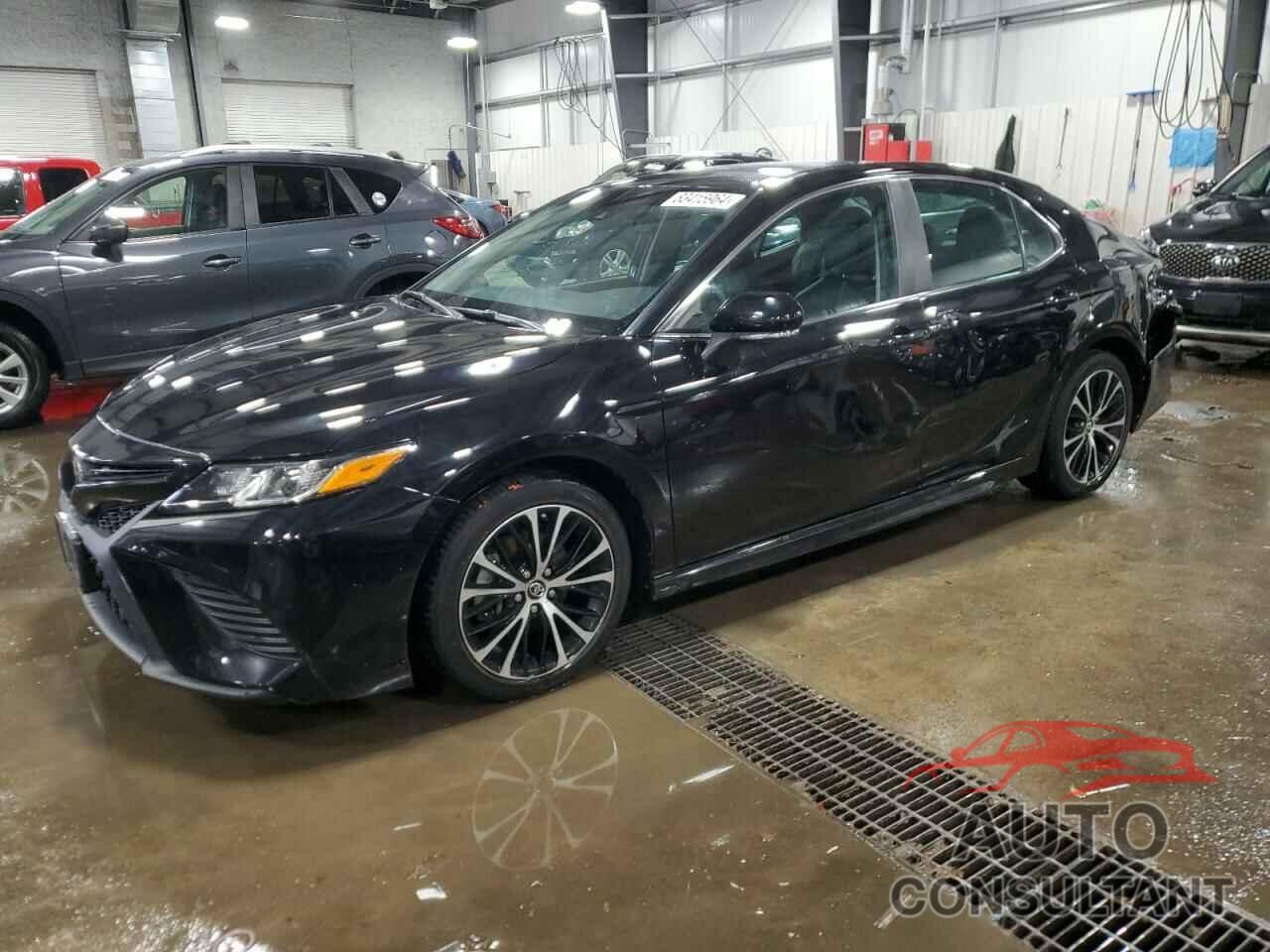 TOYOTA CAMRY 2018 - 4T1B11HK8JU549999