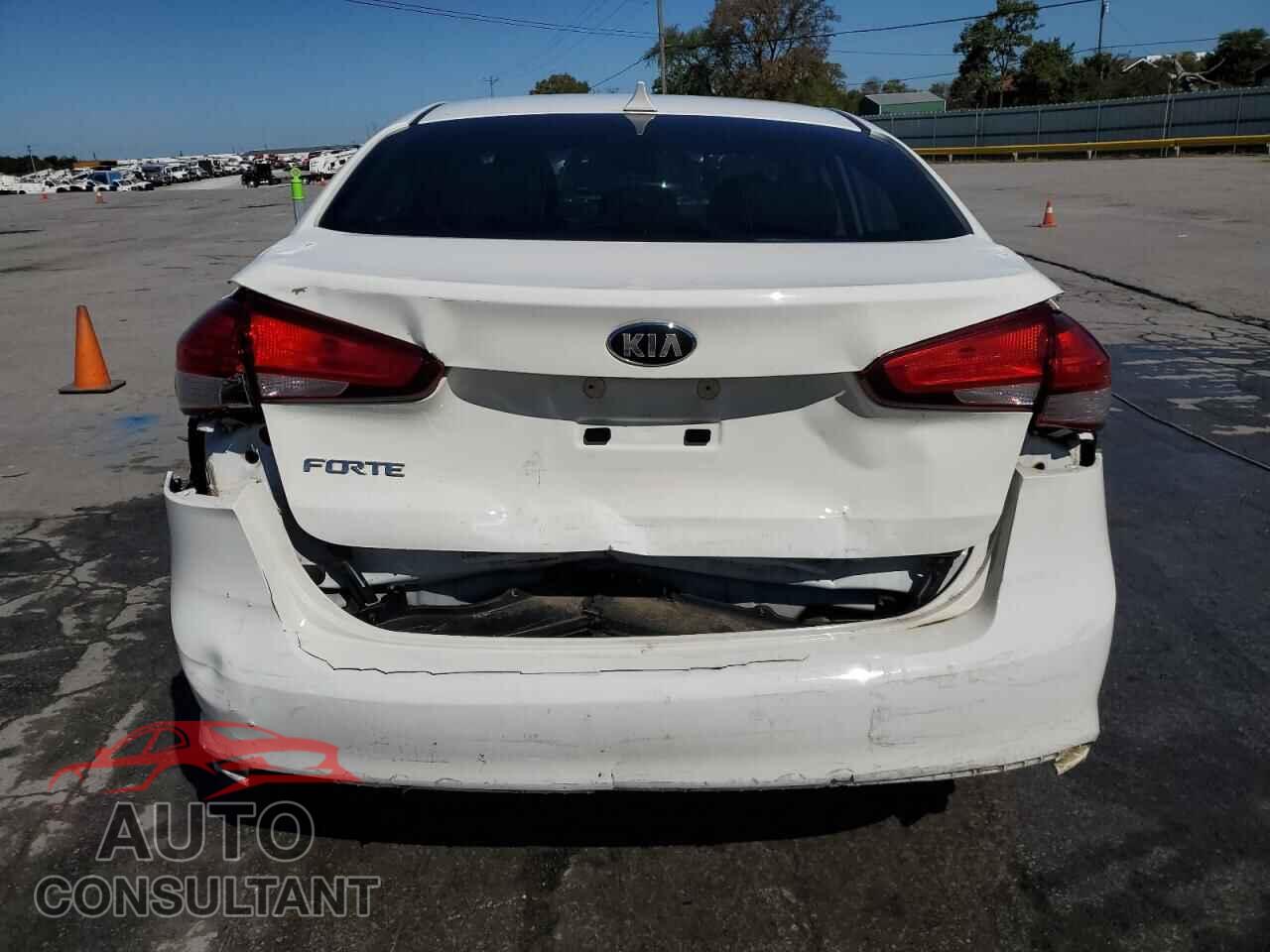 KIA FORTE 2018 - 3KPFK4A76JE168564