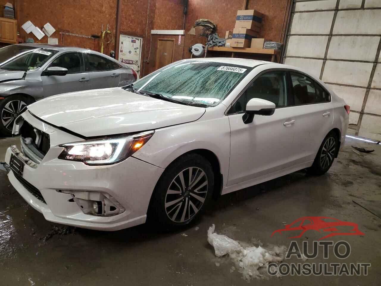 SUBARU LEGACY 2019 - 4S3BNAF66K3027412