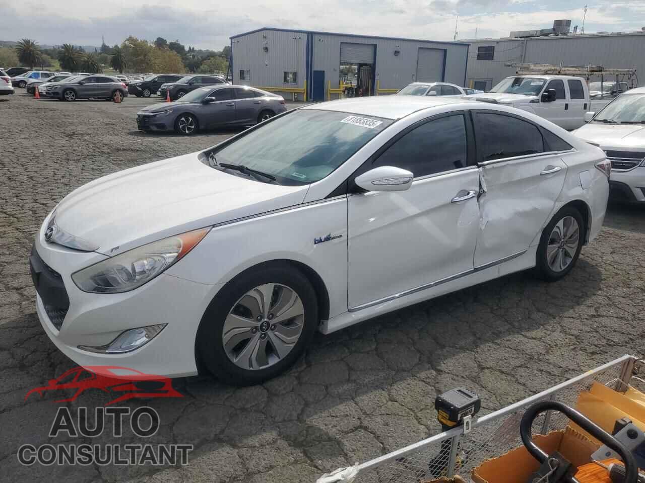 HYUNDAI SONATA 2013 - KMHEC4A48DA098521