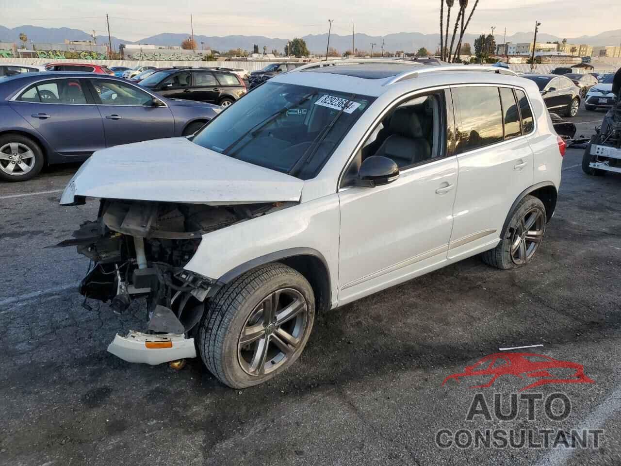 VOLKSWAGEN TIGUAN 2017 - WVGUV7AX6HK019560