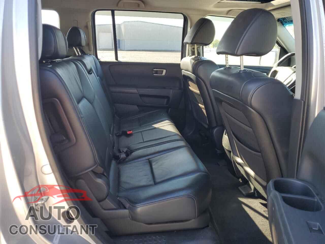 HONDA PILOT 2011 - 5FNYF4H5XBB011830
