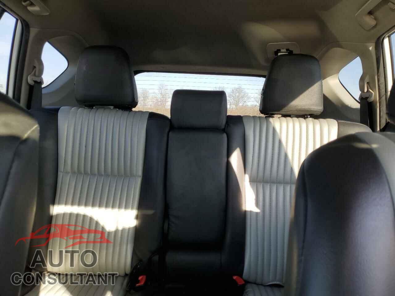 TOYOTA RAV4 2015 - 2T3BFREV6FW242344