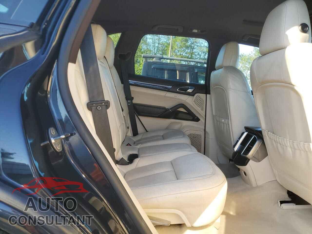 PORSCHE CAYENNE 2017 - WP1AA2A22HKA82843