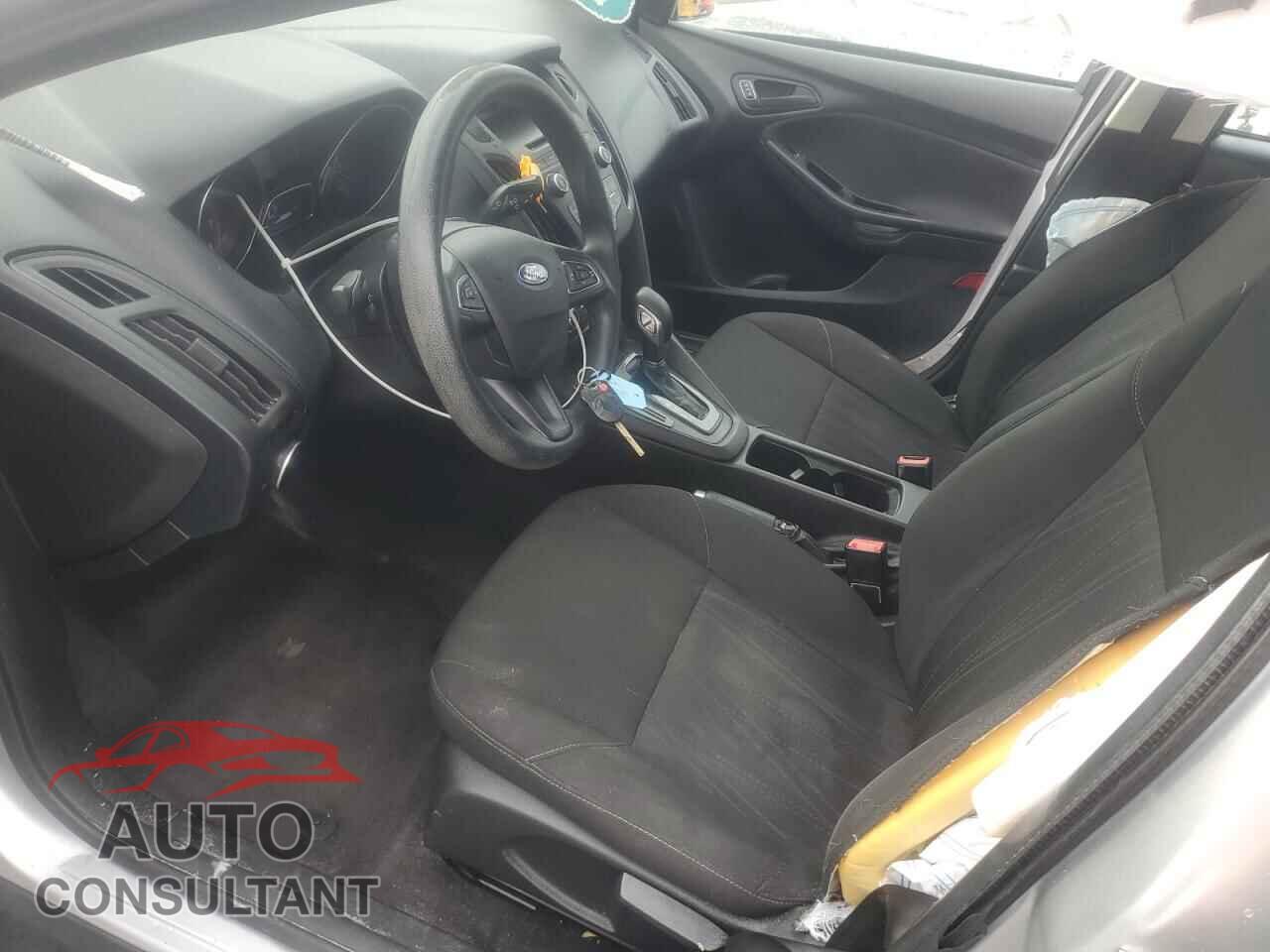 FORD FOCUS 2017 - 1FADP3E22HL228185