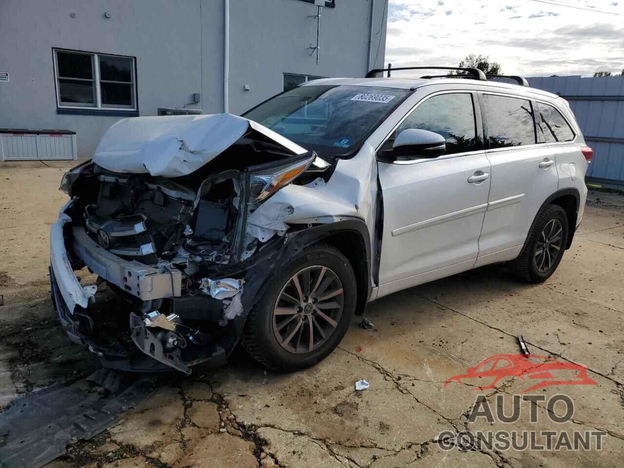 TOYOTA HIGHLANDER 2018 - 5TDJZRFH7JS548572
