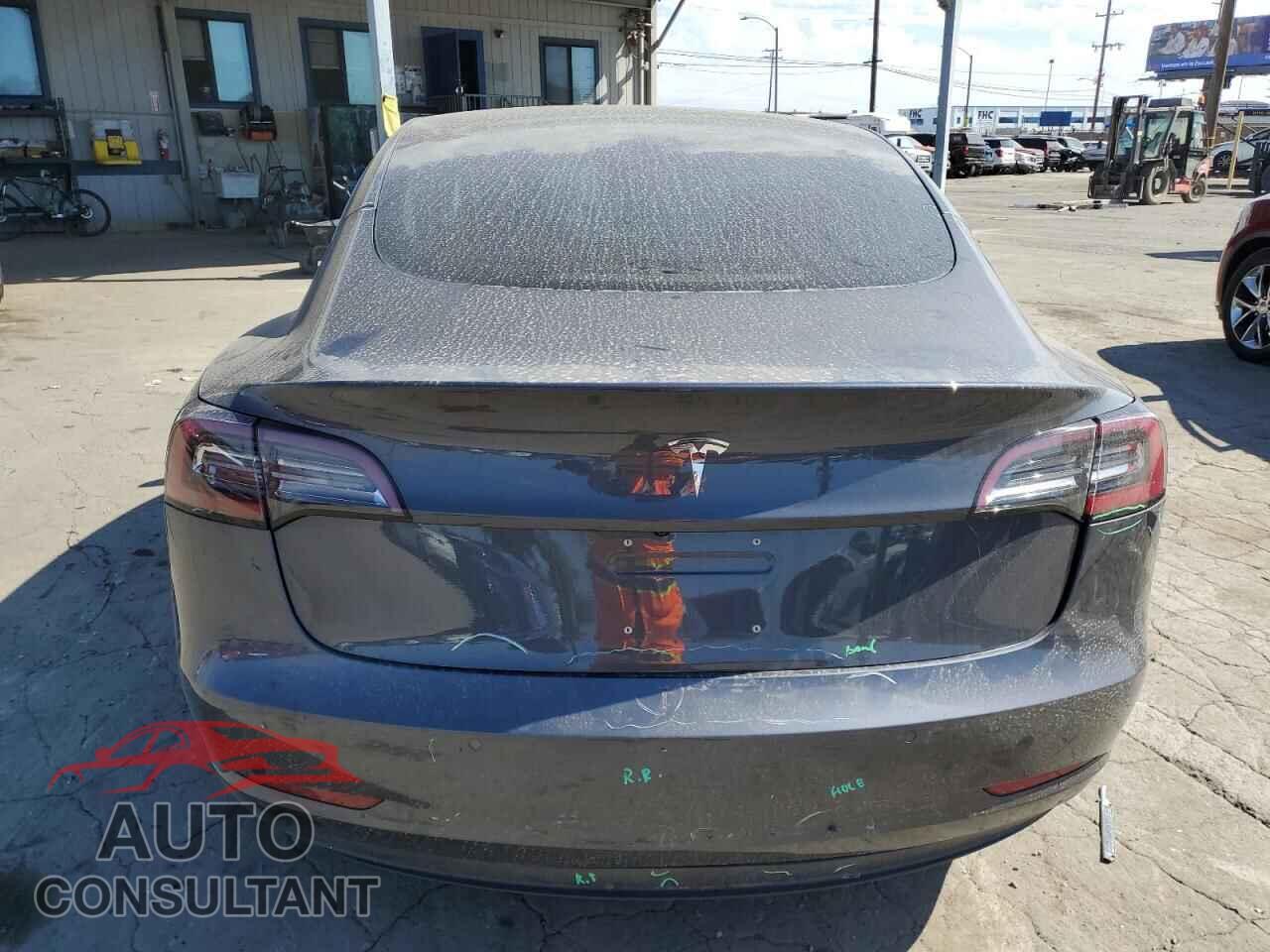 TESLA MODEL 3 2018 - 5YJ3E1EA6JF060194