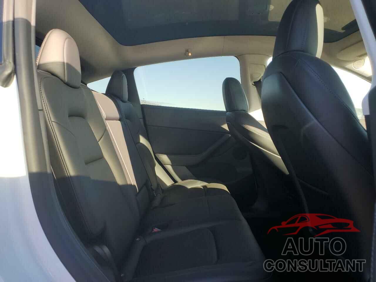 TESLA MODEL Y 2021 - 5YJYGDEE0MF207621