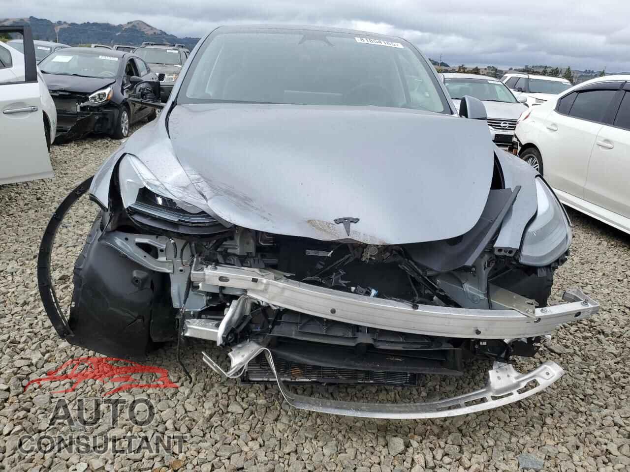TESLA MODEL Y 2025 - 7SAYGAEE4SF240846
