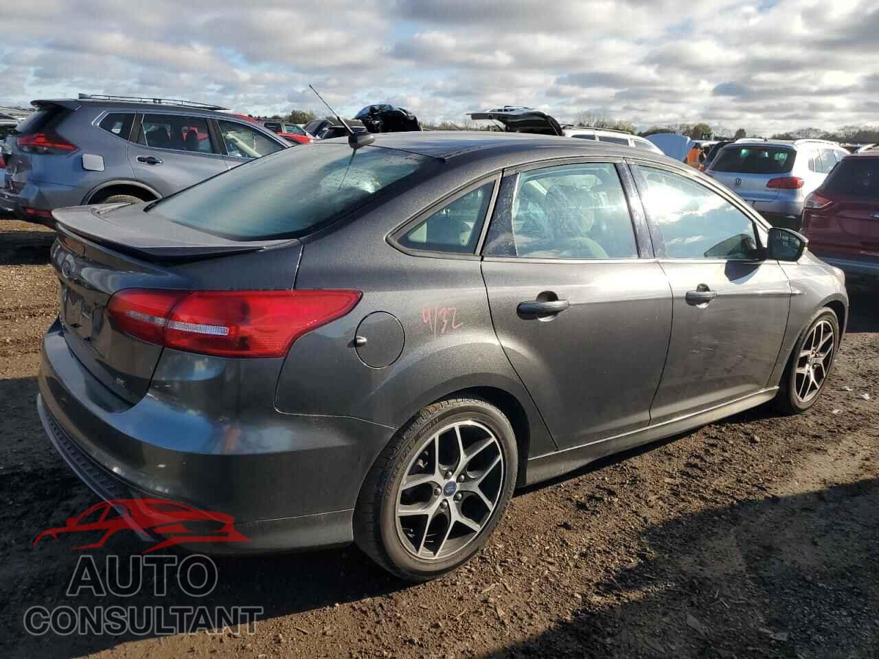 FORD FOCUS 2015 - 1FADP3F23FL334429