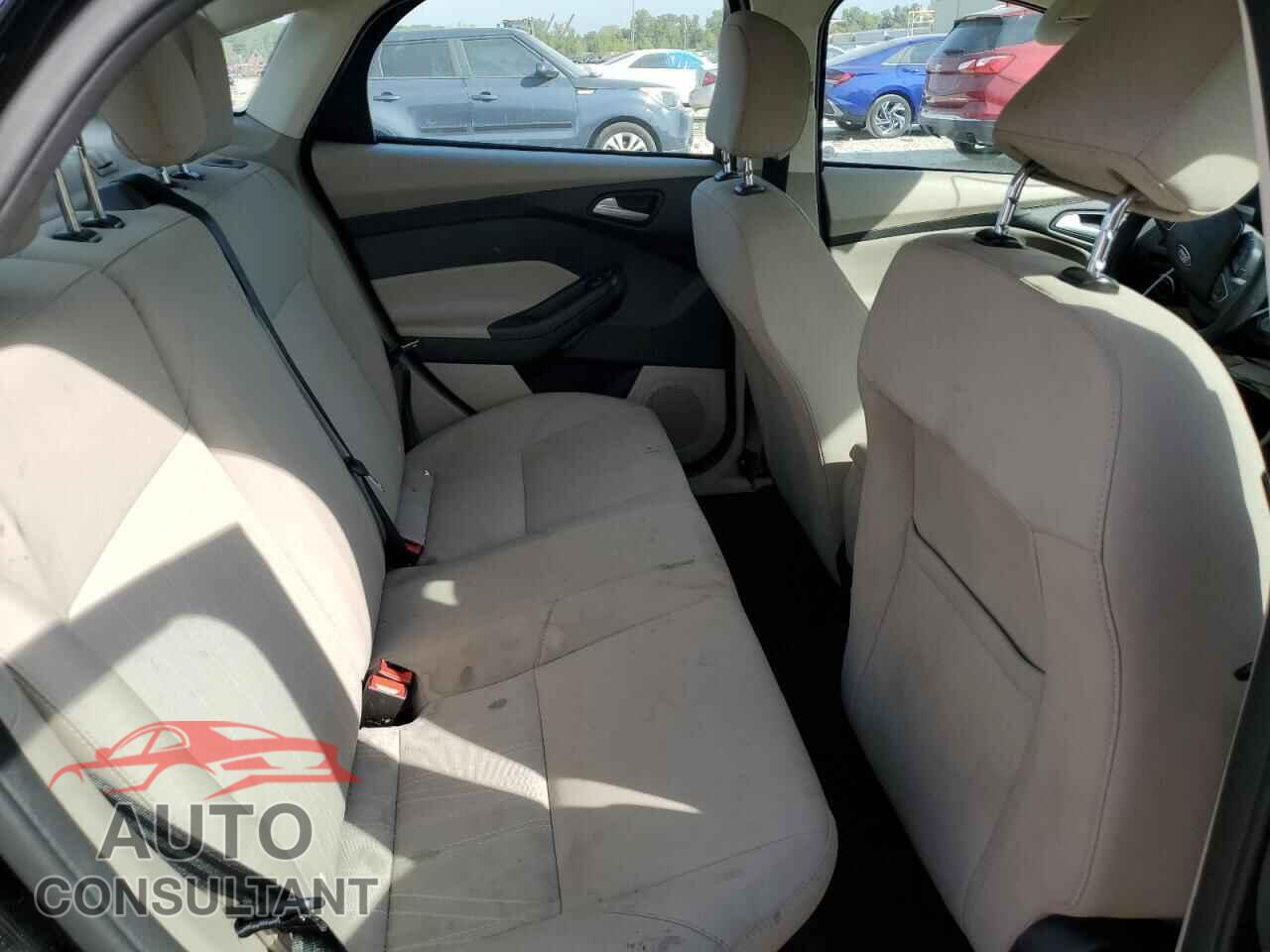 FORD FOCUS 2017 - 1FADP3F28HL336177