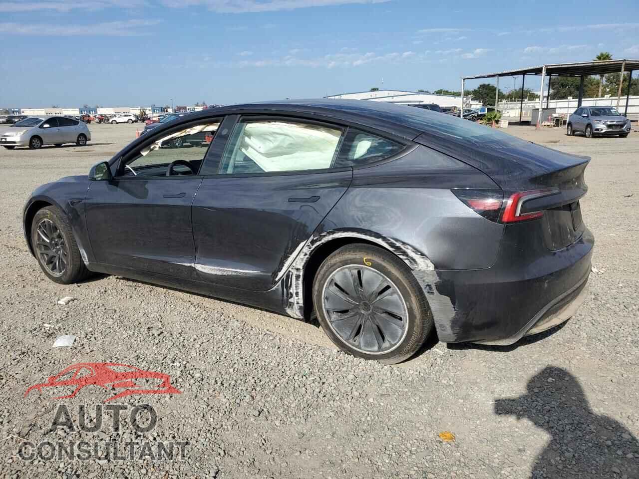 TESLA MODEL 3 2025 - 5YJ3E1EA4SF028023