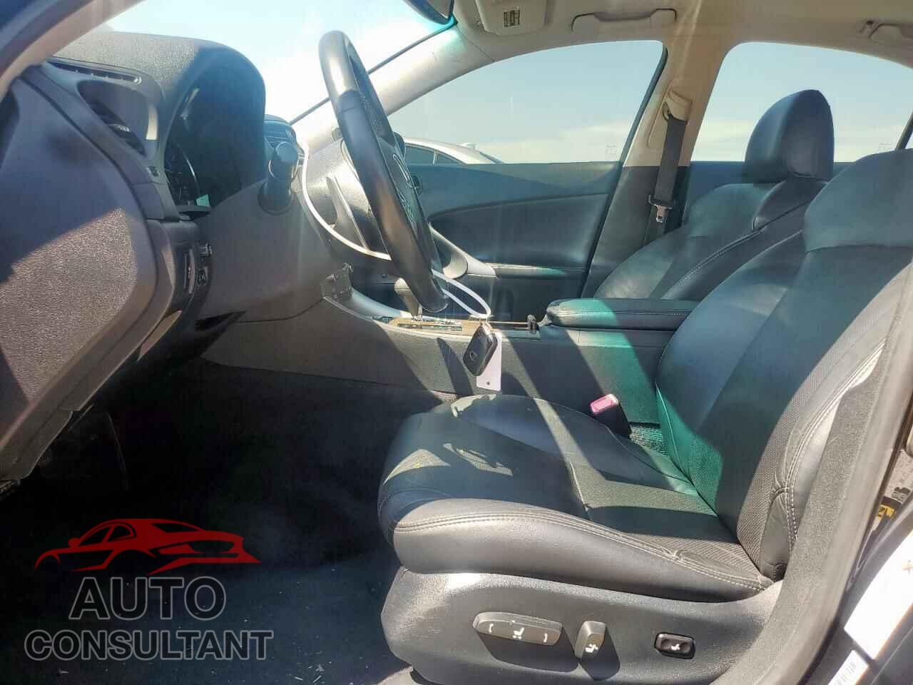 LEXUS IS 2012 - JTHCF5C25C5057211
