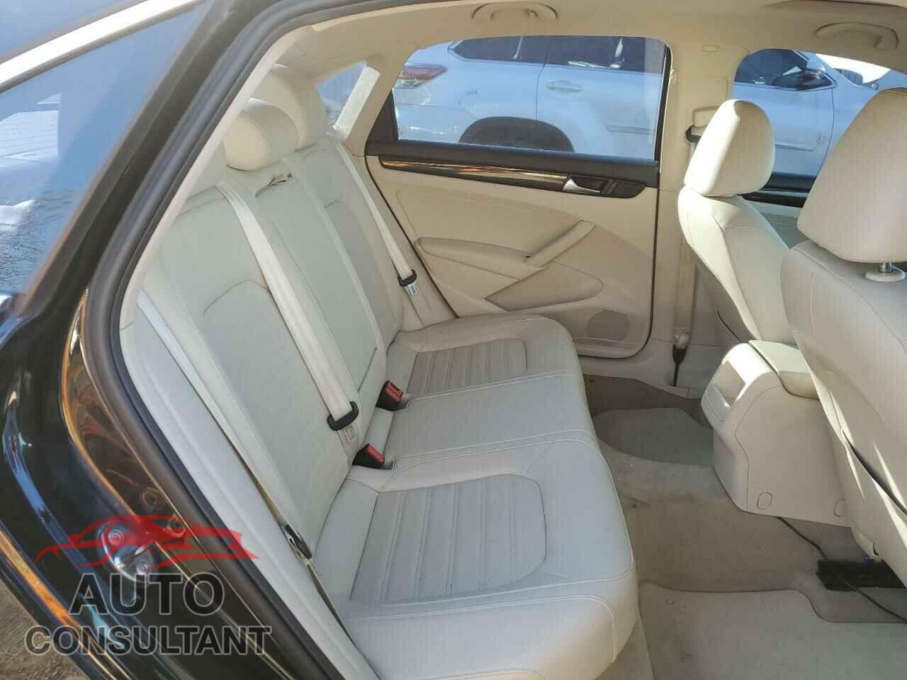VOLKSWAGEN PASSAT 2012 - 1VWBM7A39CC044805