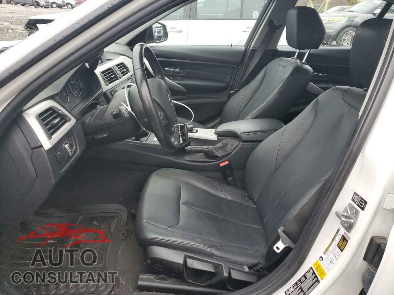 BMW 3 SERIES 2013 - WBA3C3C58DF981384