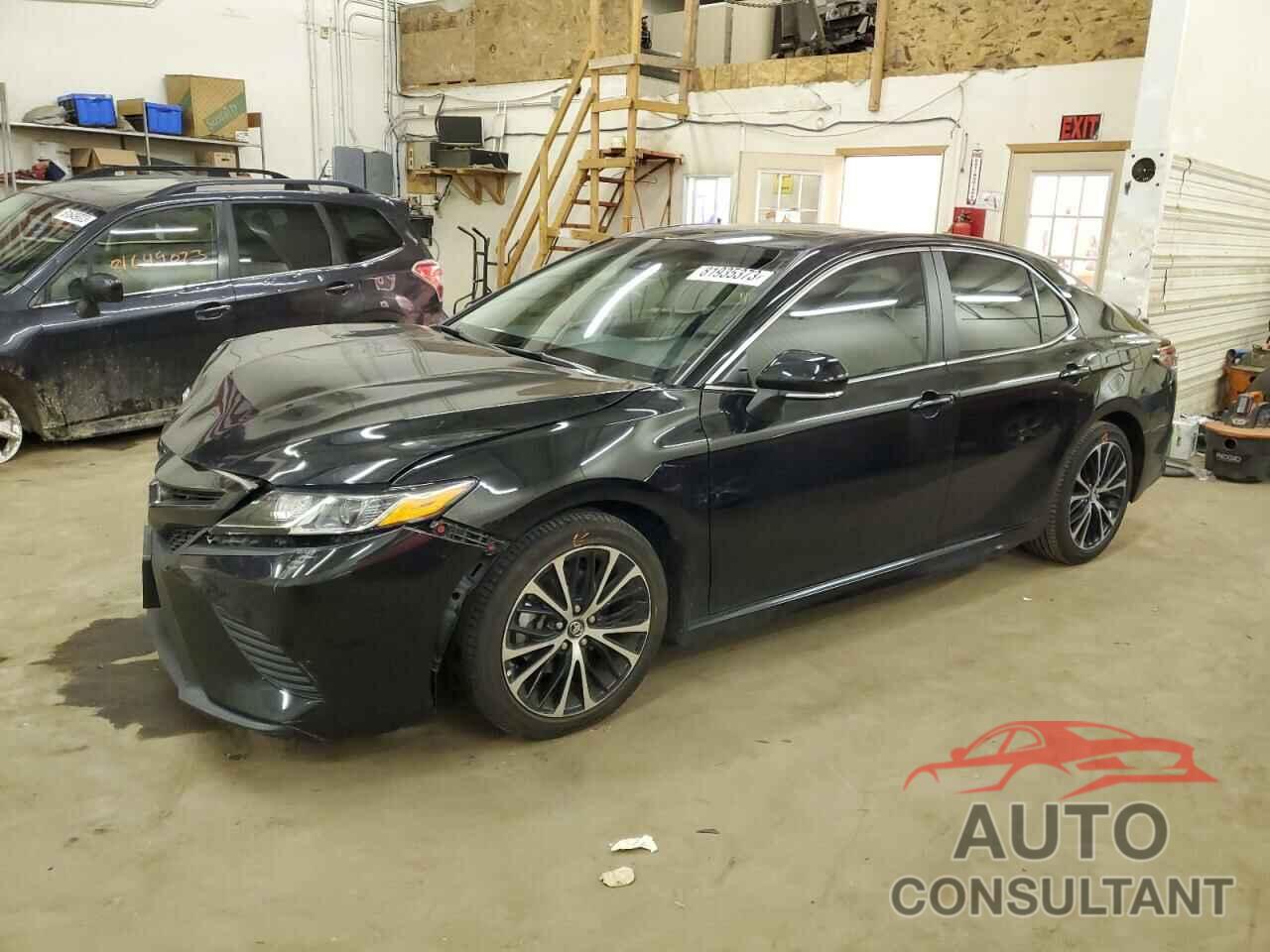 TOYOTA CAMRY 2018 - 4T1B11HK5JU533985