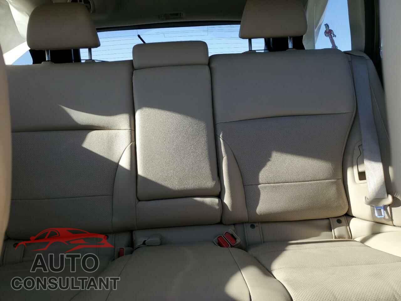 SUBARU OUTBACK 2018 - 4S4BSAKC8J3263302