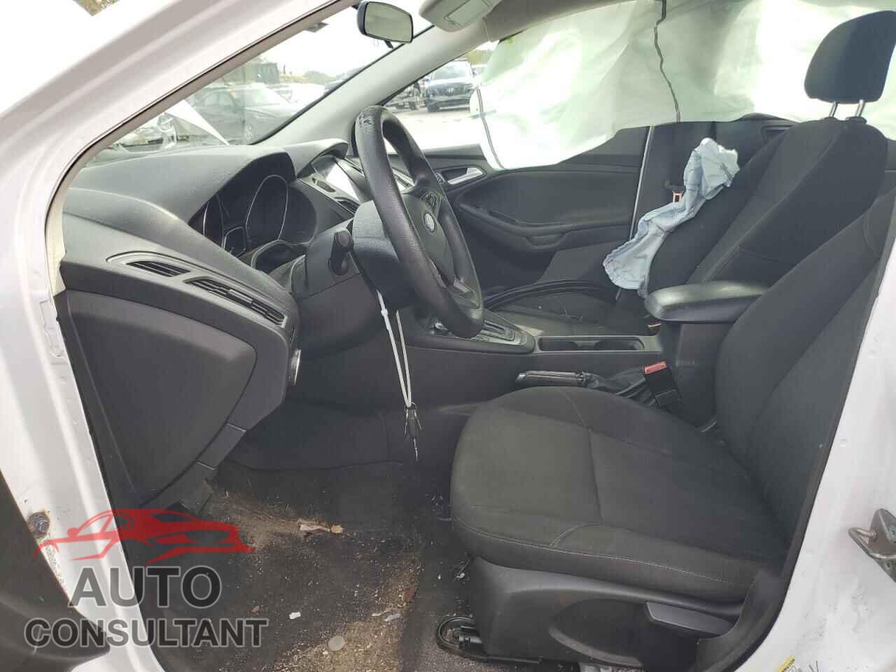 FORD FOCUS 2015 - 1FADP3F24FL281692